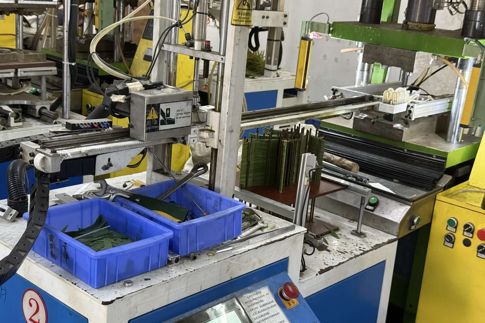 Artificial foliage forming equipment in the YingPlants factory